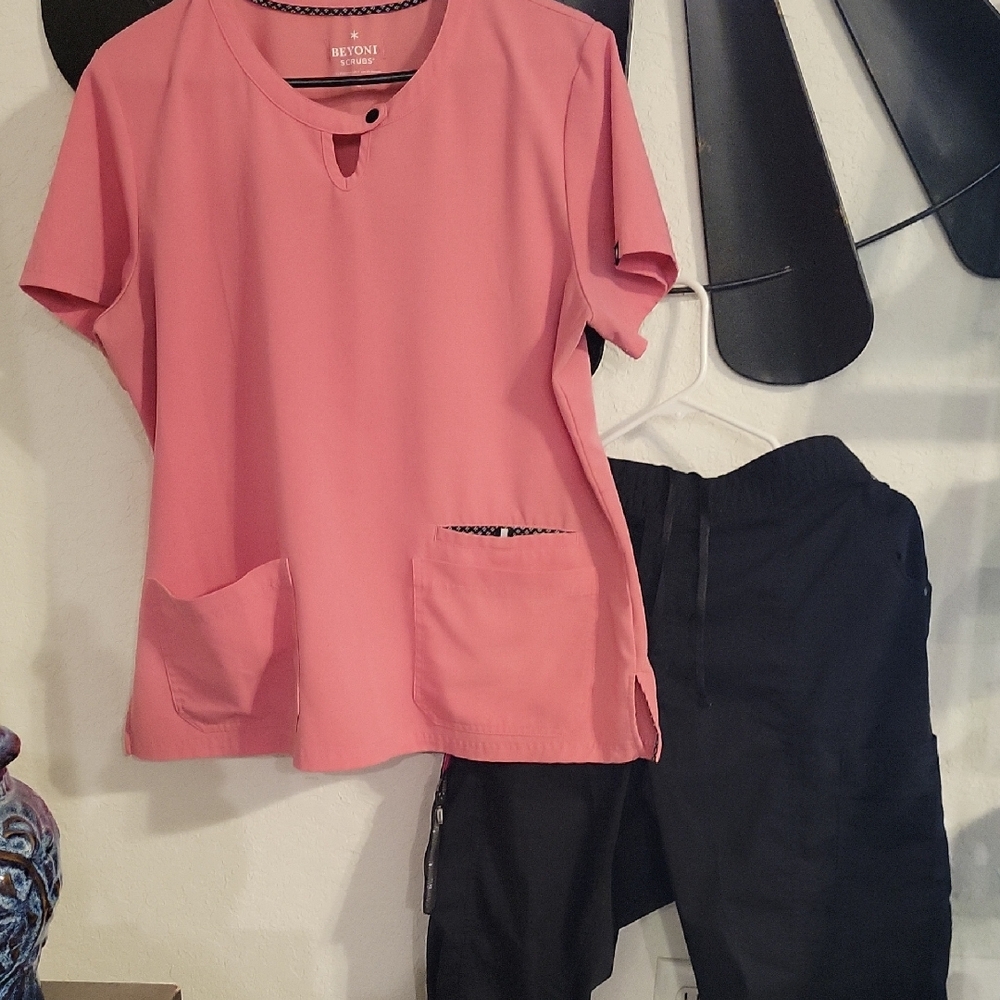 Beyoncé Pink Short Sleeve Women's Top